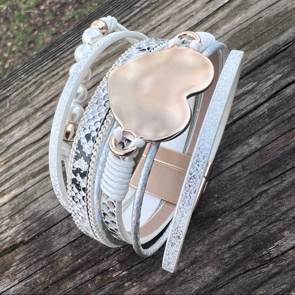Leather bohemian bracelet with magnetic closure white animal print heart - Picture 6 of 7